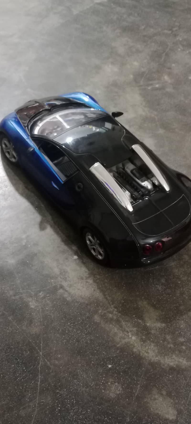 Car Bugatti blue and black 1