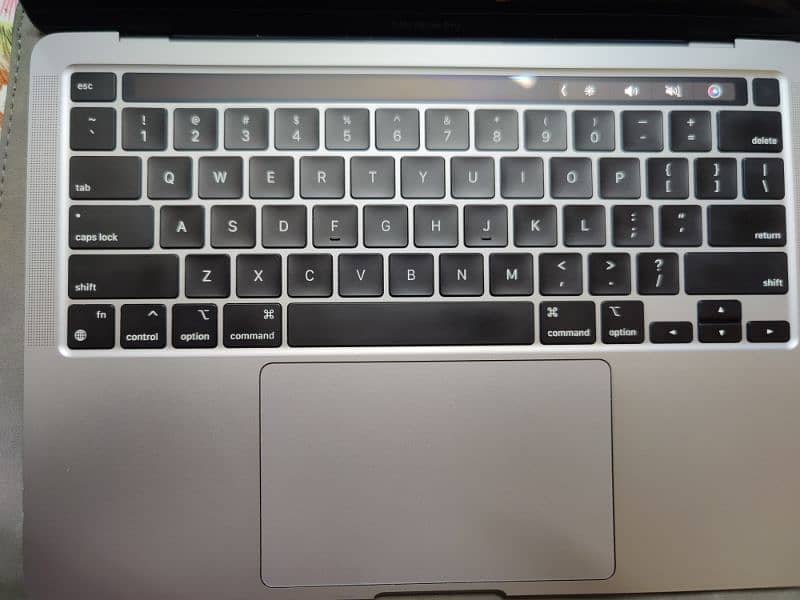 MacBook Pro 2020 M1 Chip 8/256gb. 6