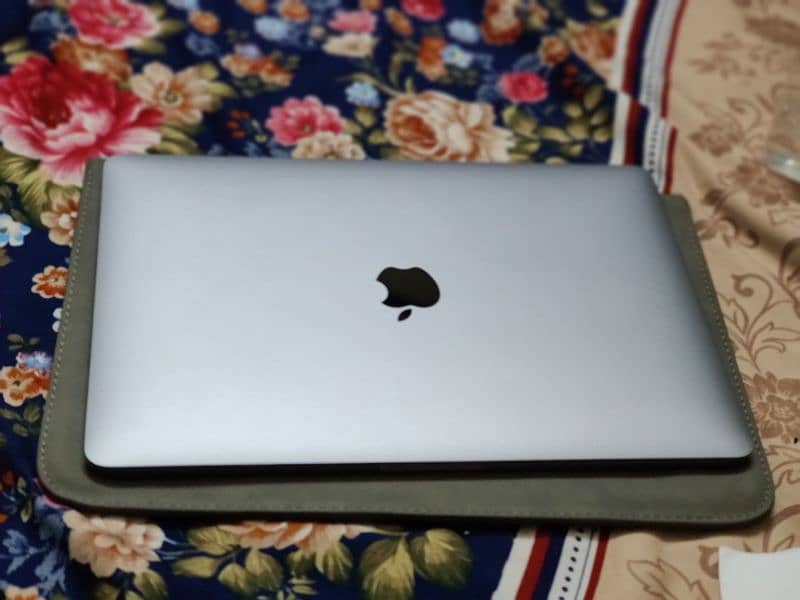 MacBook Pro 2020 M1 Chip 8/256gb. 9