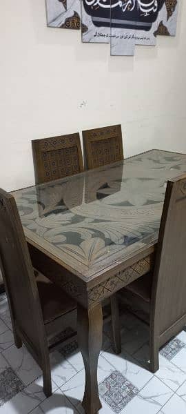Dining table in good condition 4