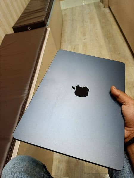 apple MacBook air m2 chip 15inch display 8/256 6