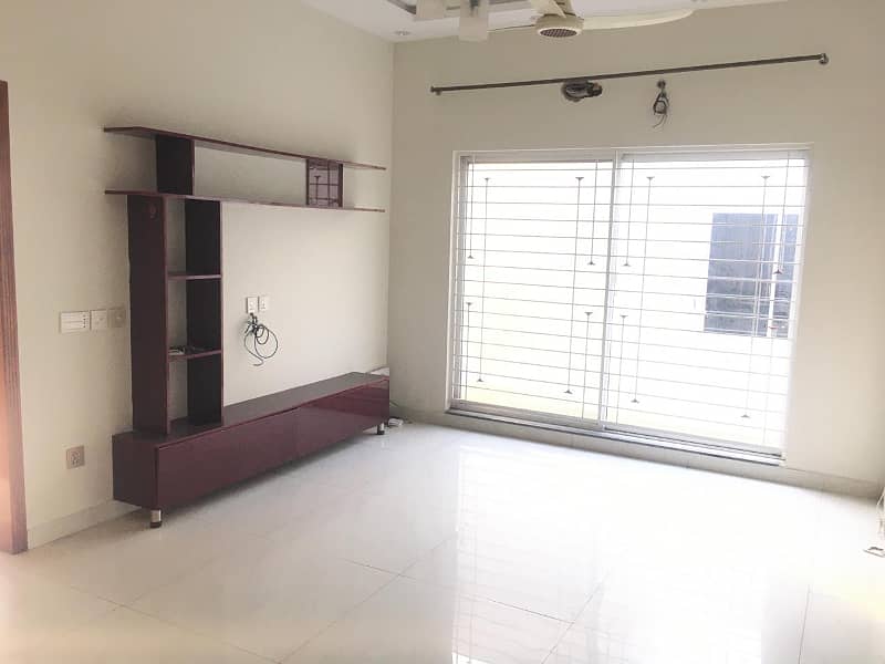 10 Marla Beautiful Luxurious Upper Portion For Rent in DHA Phase 3 Lahore 5