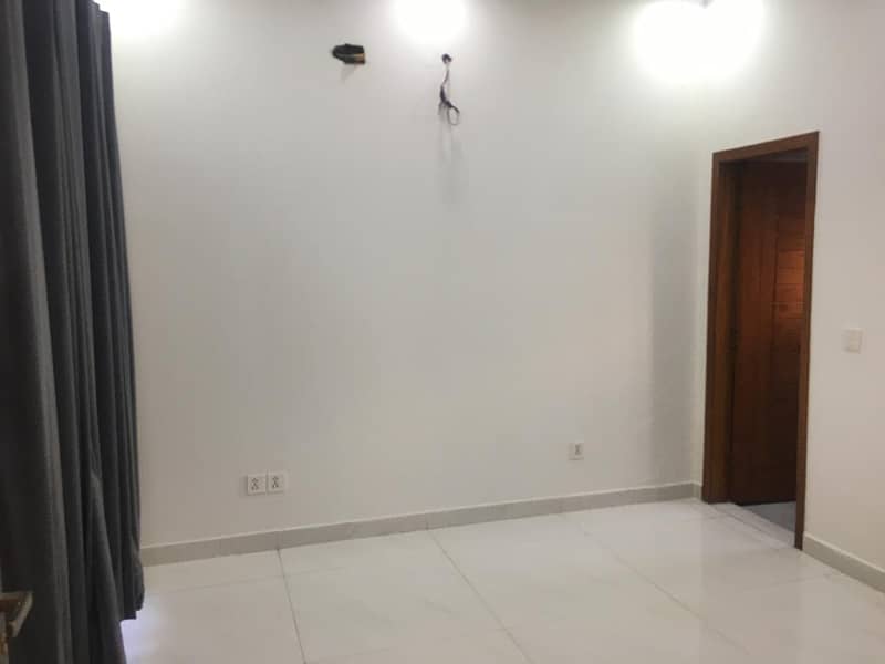 10 Marla Beautiful Luxurious Upper Portion For Rent in DHA Phase 3 Lahore 12