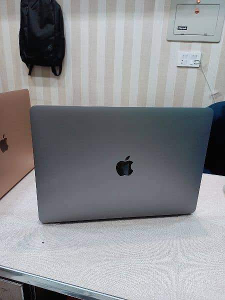 apple MacBook air m1 chip space gray 8/256 4