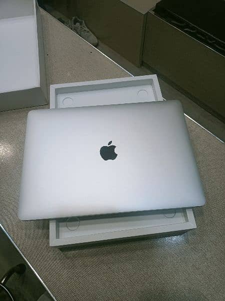 apple MacBook air m1 chip space gray 8/256 5