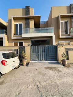 Prime location 6 marla fresh house for sale