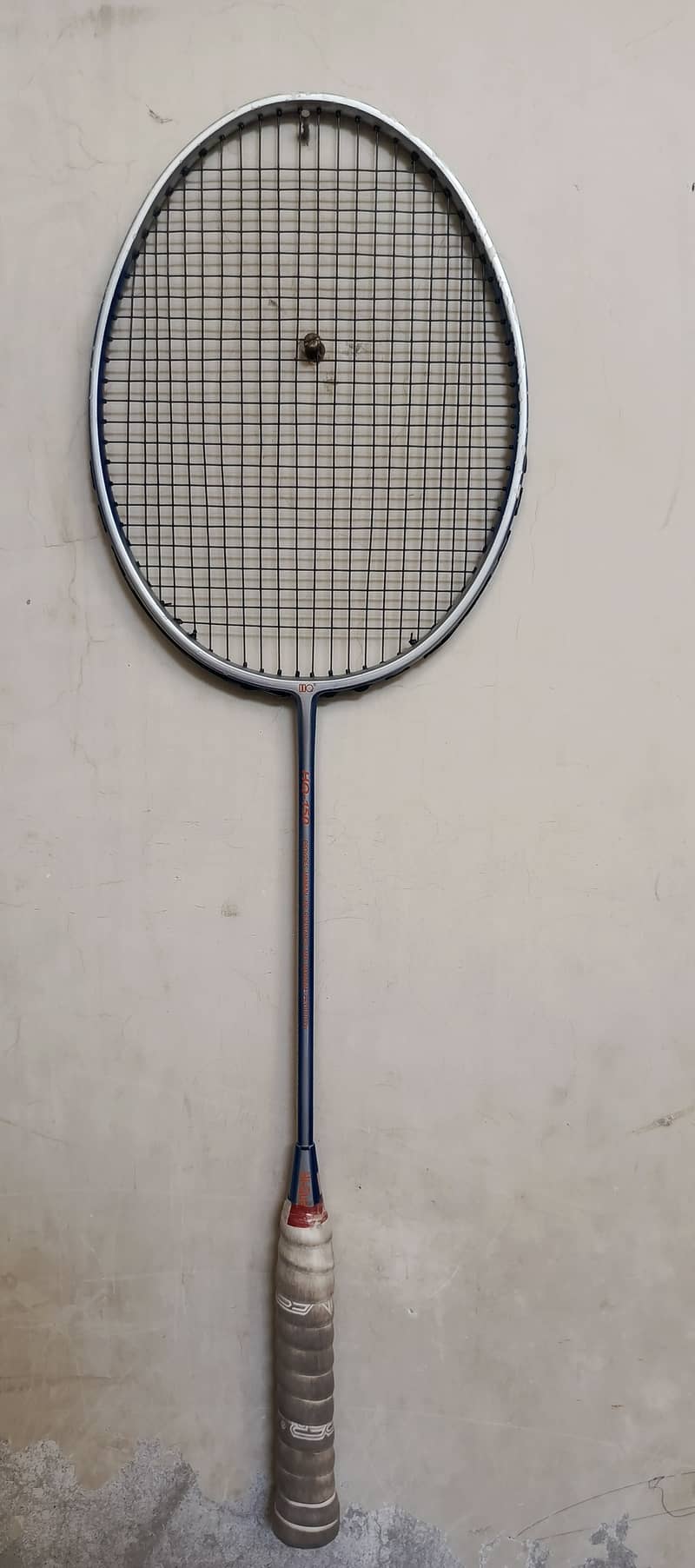 Badminton Racket | Hiqua 150 made in USA weight 84 tension 28 lbs 1