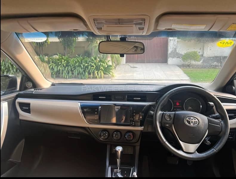 Toyota corolla Grande CVTi 1.8 2015 model 11