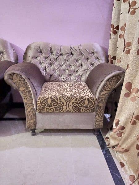 Sofa set 4 Seater. . Very Good Condition. .  Price Mai kumi hojaye gi. 3