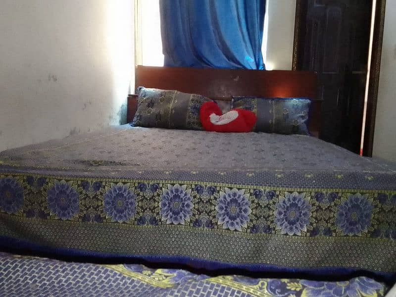 01  wooden double bed in very good condition is available for sale 3