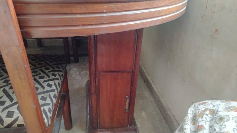 urgent sale of wood dining table with 8 chairs 3