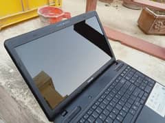 Toshiba laptop 4gb ram 15.6 crystal led 320gb HDD