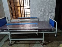 Medical and adjustable bed, with mattress