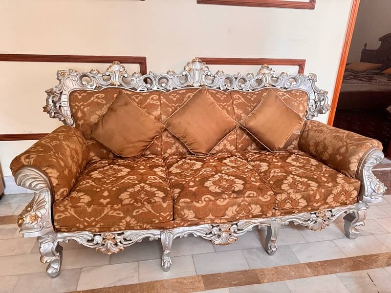 7 seater sofa condition 9/10  with tables 1