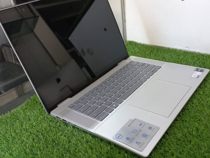 dell core i7 12th gen \ touch 360 rotate \ borderless 16" screen size 8