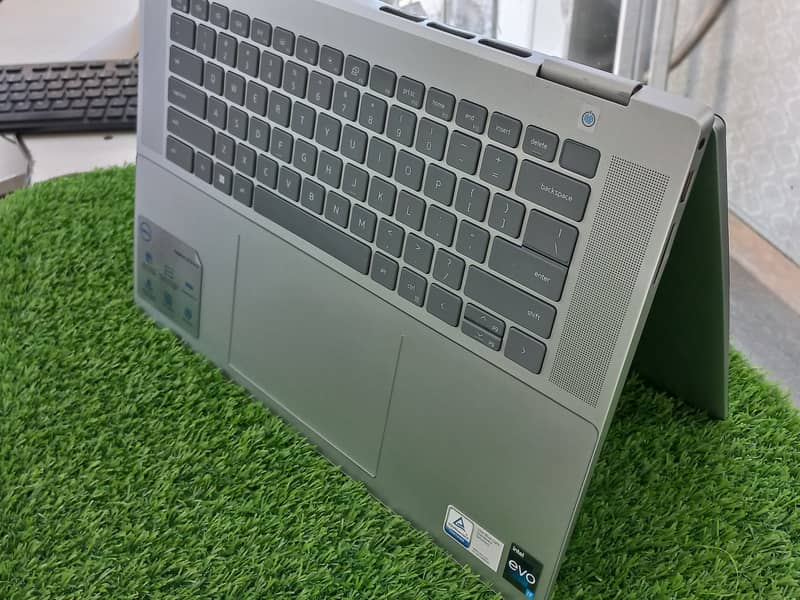 dell core i7 12th gen \ touch 360 rotate \ borderless 16" screen size 11