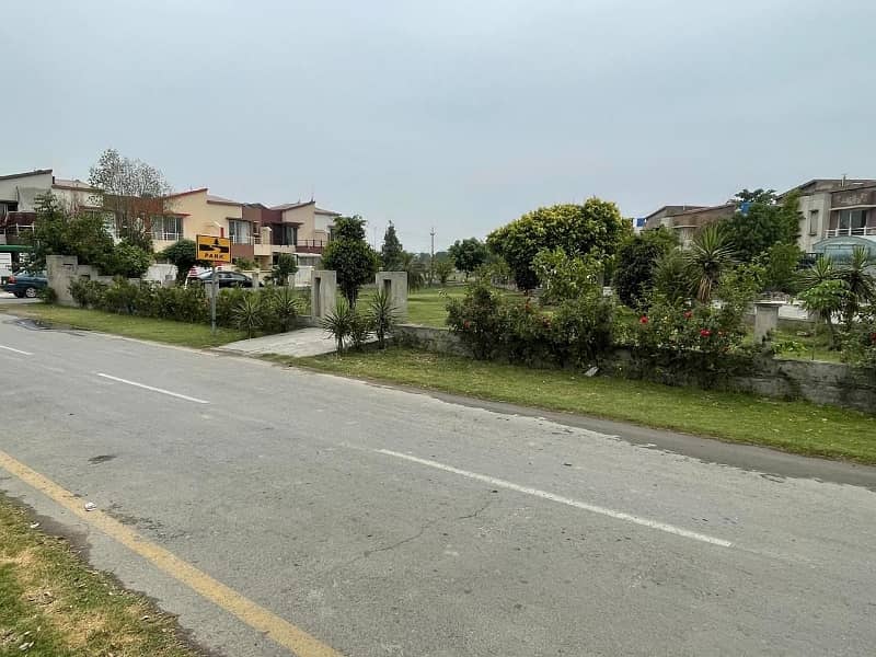 5 marla plots in very reasonable price and ideal location with all facilities. 6