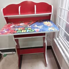 Kids study table in very good condition 0