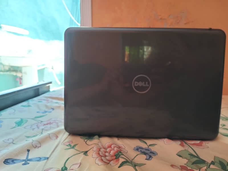 Dell laptop core i3 6th genration 8gb 128 ssd with graphics card 3