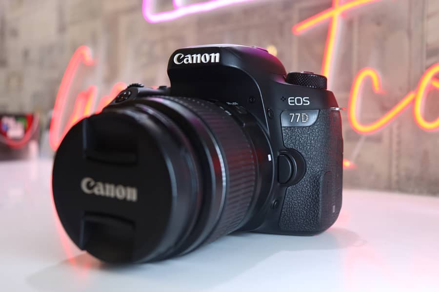 Canon EOS 77D Kit 1