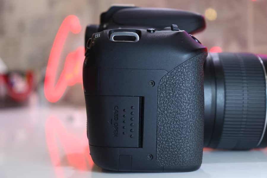 Canon EOS 77D Kit 3
