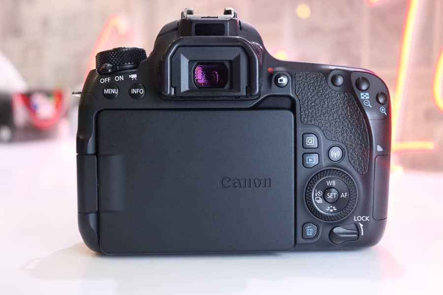 Canon EOS 77D Kit 4