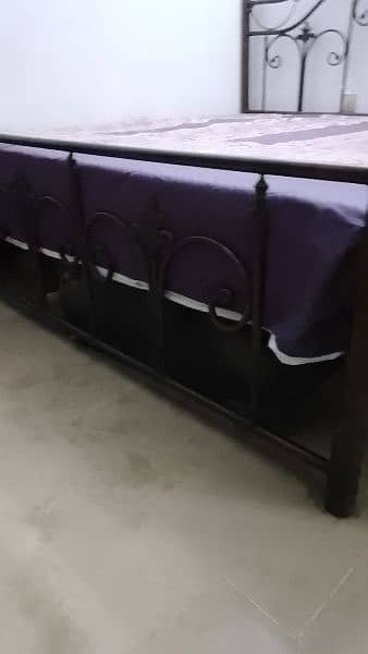 iron king size bed 0