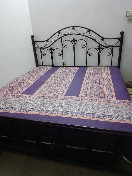 iron king size bed 2