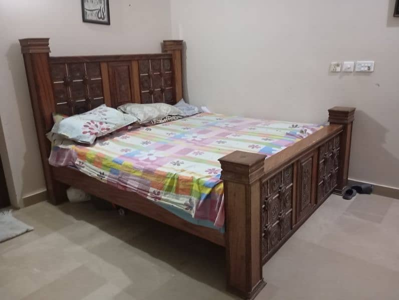 complete room set in good condition pure wood 0