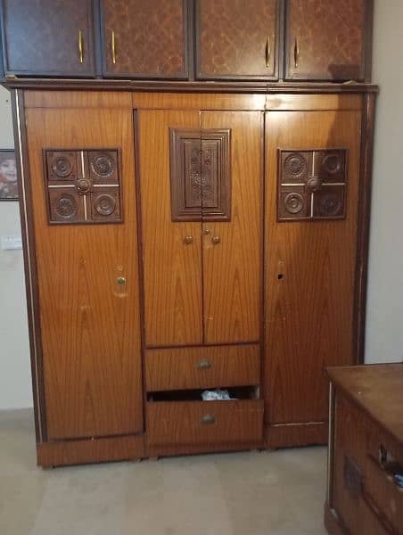complete room set in good condition pure wood 5