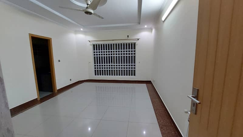 21 Marla, Corner, Tripple Story, 12 Beds with attached bath, Near to Commercial 17