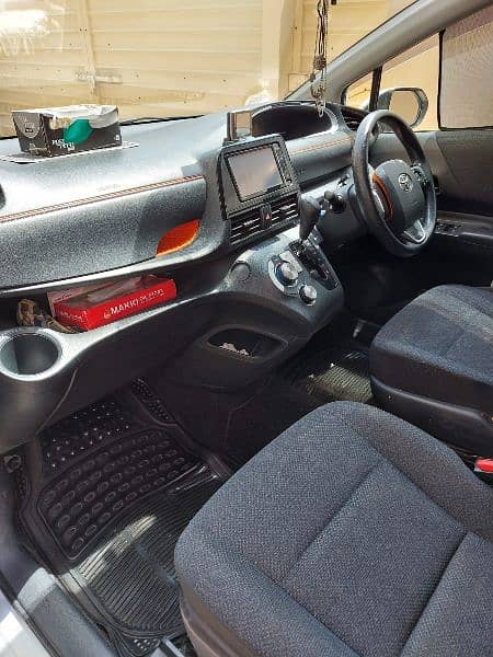 Toyota Sienta Hybrid 2015 3