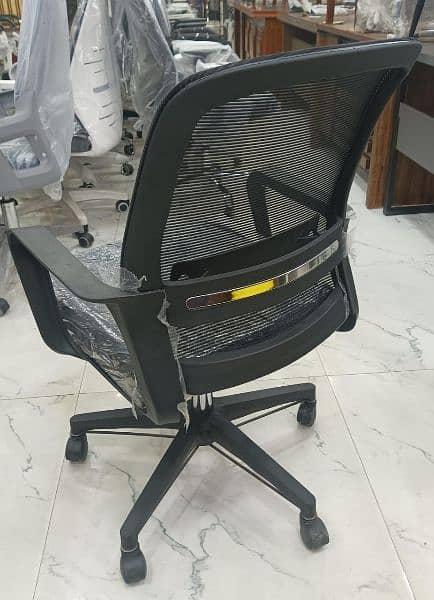 office table with 2 drazz & black super glossy sheet  only in 14000 Rs 13