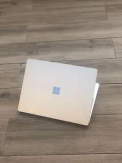 Microsoft surface go (touch screen) core i5 10th generation