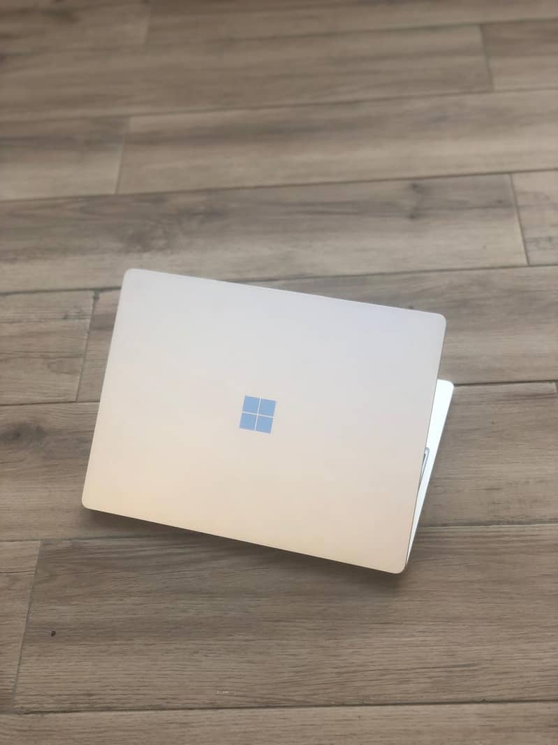 Microsoft surface go (touch screen) core i5 10th generation 0