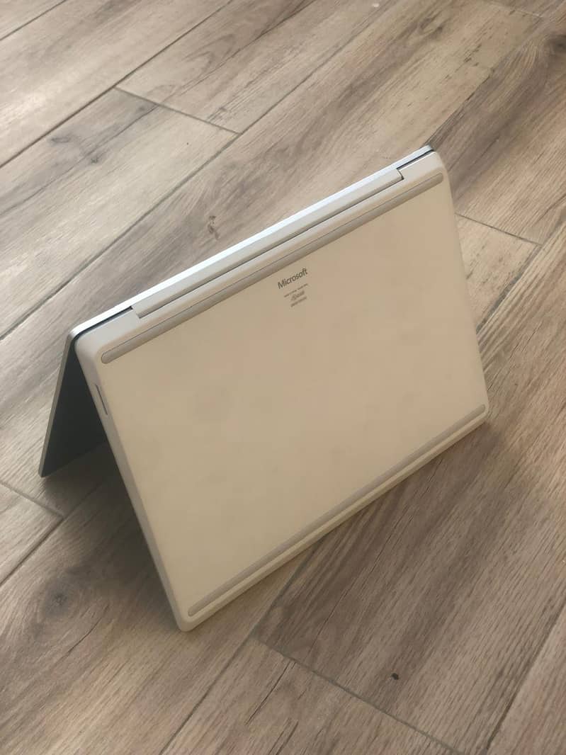 Microsoft surface go (touch screen) core i5 10th generation 3