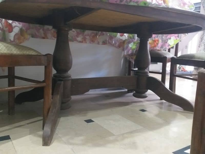 Dinning Table With 6 Cushioned Chairs 3
