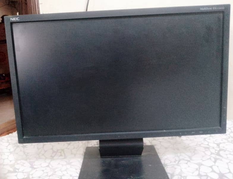 im selling my new   nec lcd monitor . . high resolution 1