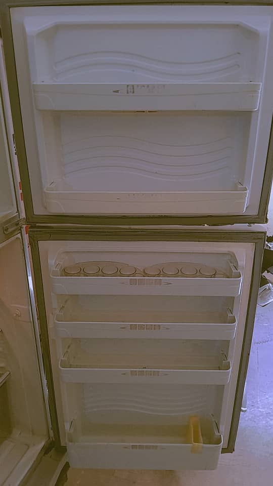 Refrigerator for Sale in Used Condition 3