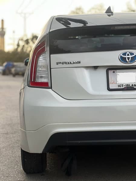 Toyota Prius 2014 import 2018 pearl white 1