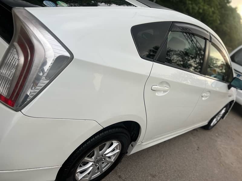 Toyota Prius 2014 import 2018 pearl white 3