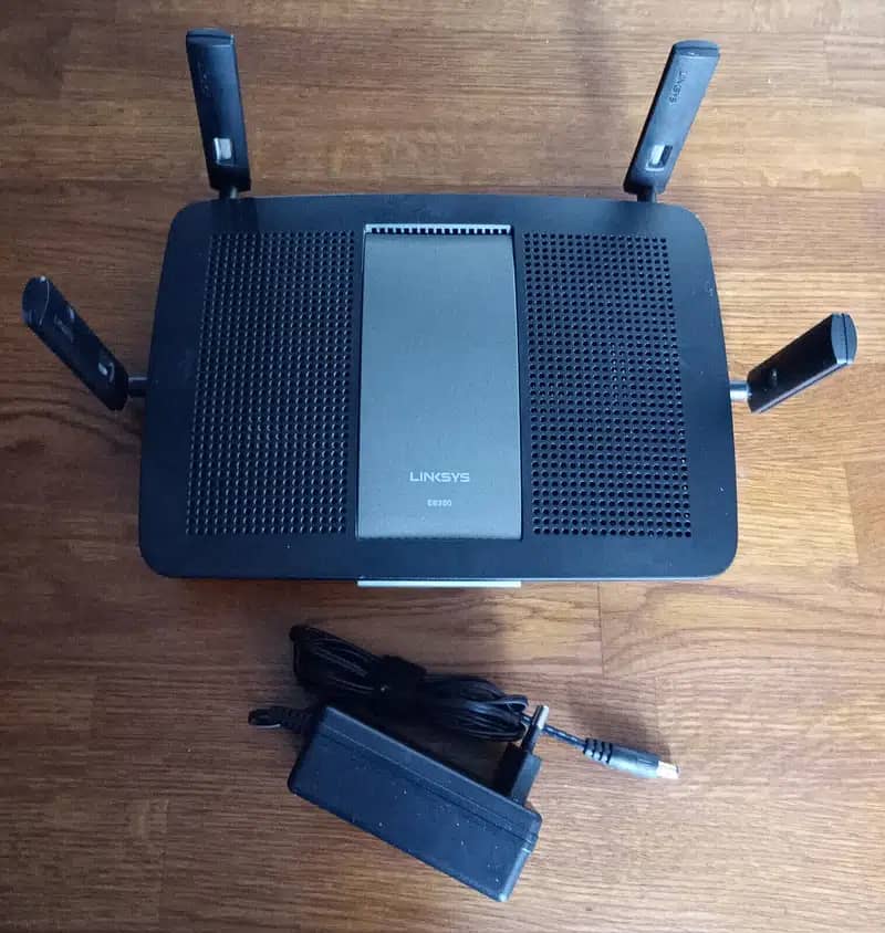 Linksys/Dual-Band/Wifi Router/Ac2400/E8350/Gigabit Wi-Fi Router(Used) 1