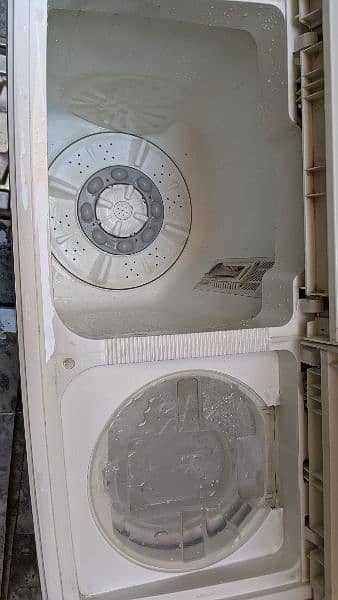 Kenwood Turbo Wash Washing Machine with spiner 0