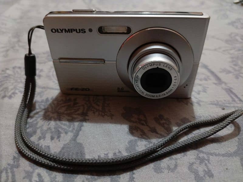 OLYMPUS digital camera FE-20 1