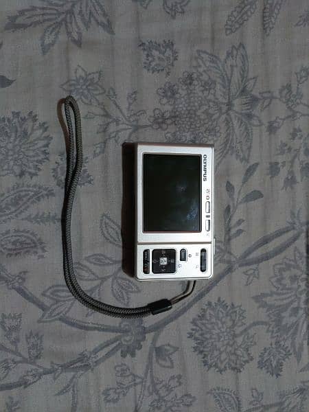 OLYMPUS digital camera FE-20 6