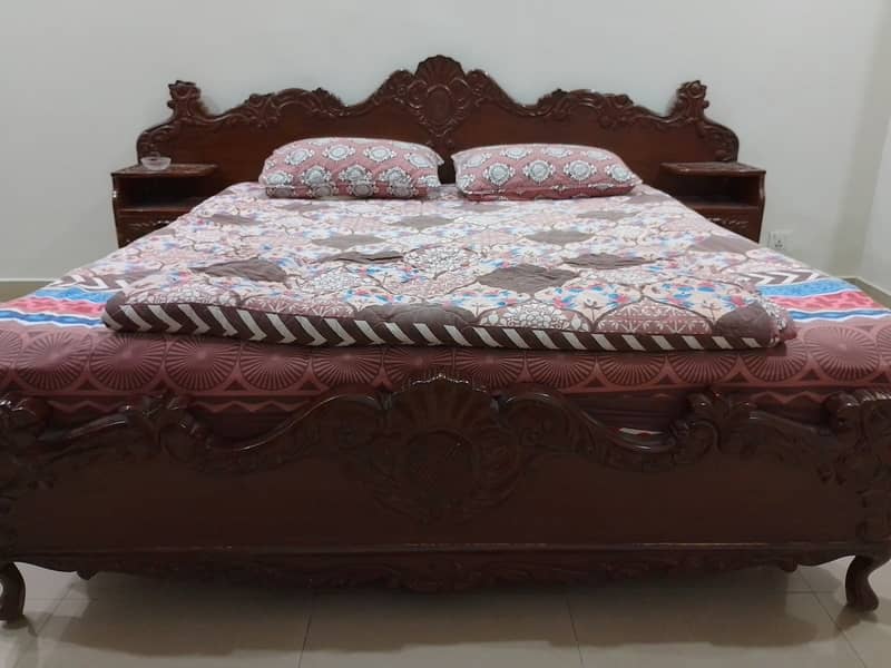 Original Sheesham bed with side tables 3