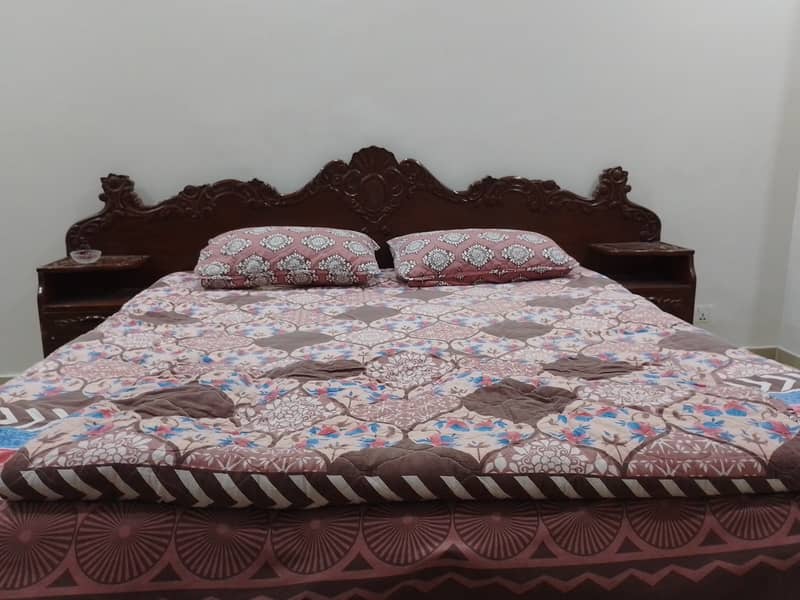 Original Sheesham bed with side tables 4