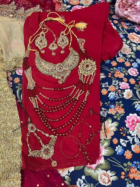 Bridal lehnga with bridal set in 10/10 condition 1