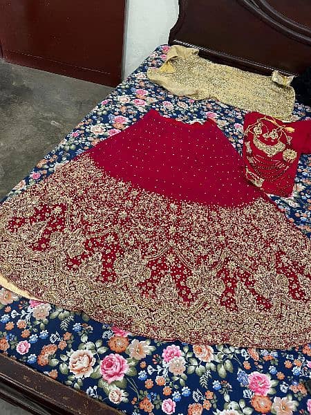Bridal lehnga with bridal set in 10/10 condition 5