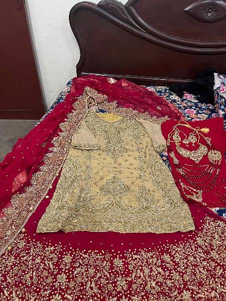 Bridal lehnga with bridal set in 10/10 condition 7